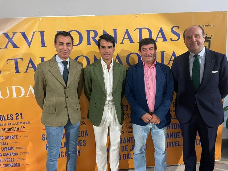 Joaquín Moeckel y Salvador Vega, encandilan a la afición de Algeciras