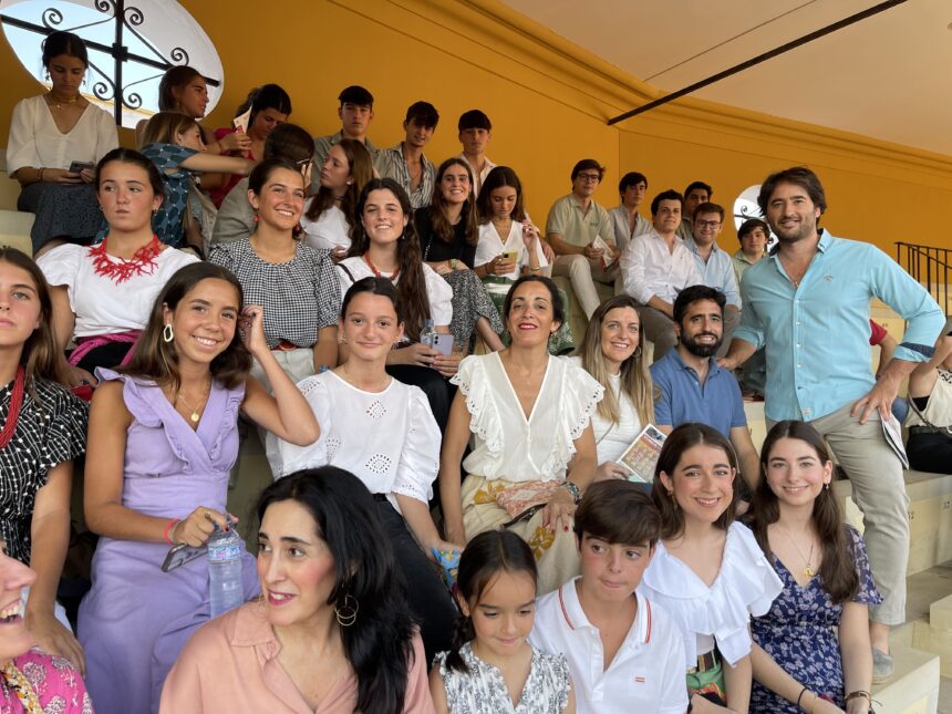 Fernández Pineda, con los estudiantes en La Maestranza