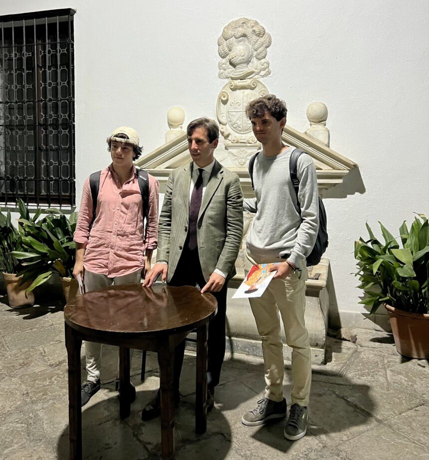 Juan Ortega lleva el toreo a la Universidad en Granada