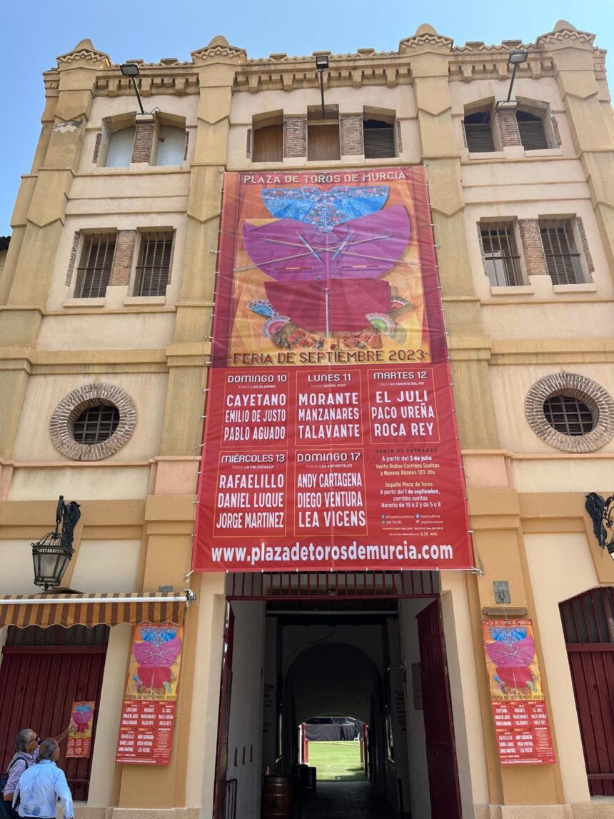 Lona gigante para promocionar la Feria Taurina de Murcia