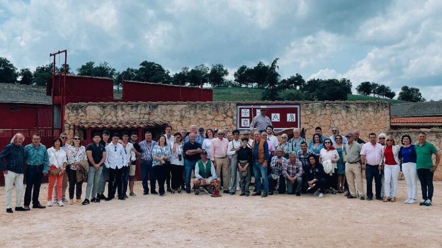 Los abonados de Burgos visitan la ganadería de Bañuelos