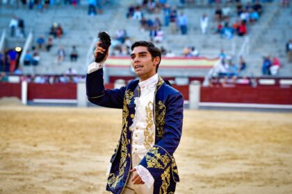 Miguel Moura corta una oreja en Madrid
