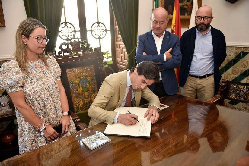 Juan Ortega promociona la Tauromaquia en Antequera
