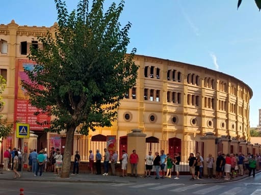 Largas colas en el arranque de la venta de entradas en Murcia